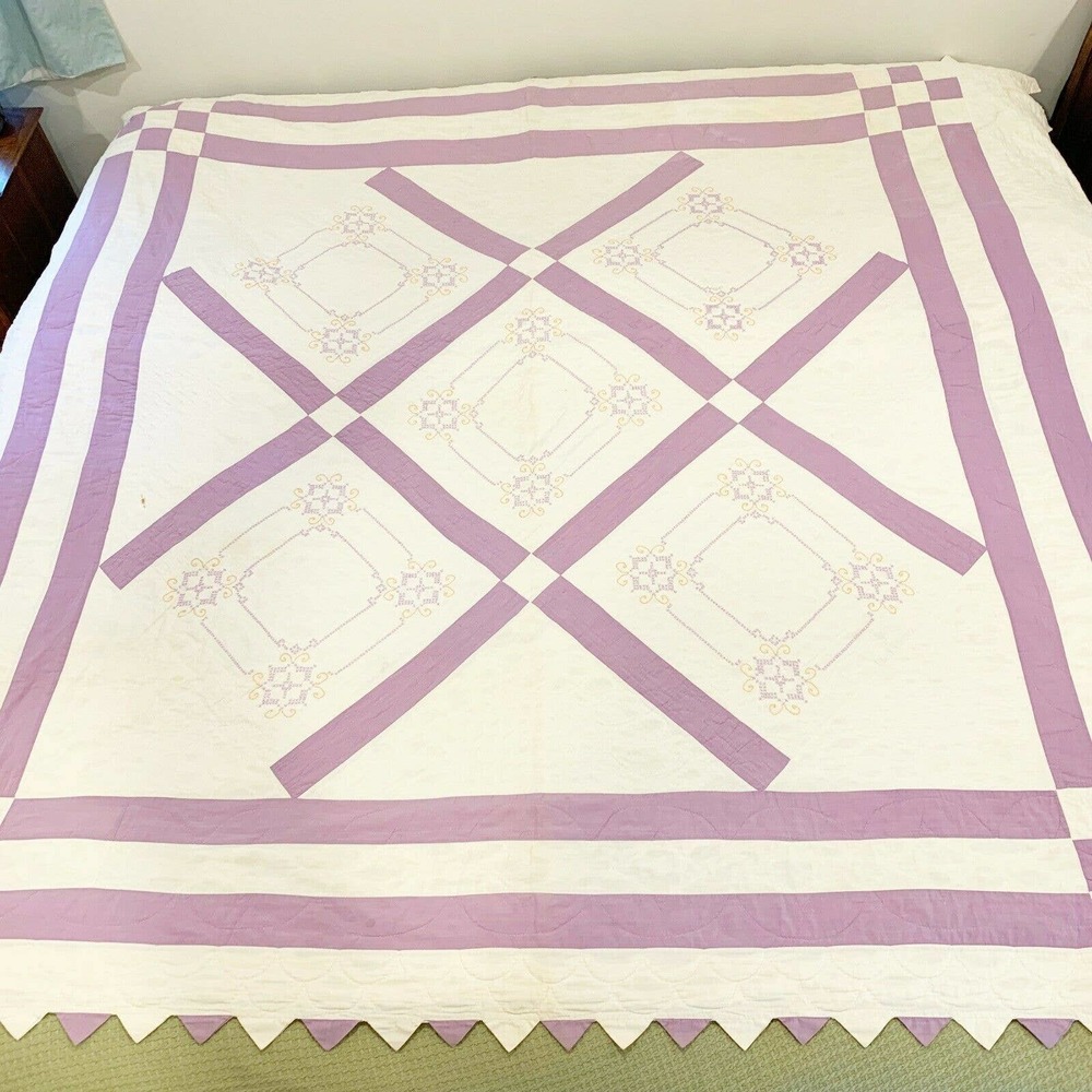 Vintage 1930s Antique Quilt, Lavender Flower Gold Thread, Twin/Double/Full